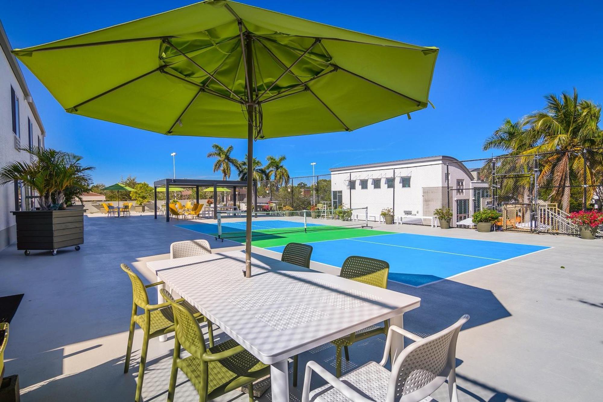 那不勒斯中央公园酒店 North North Naples 外观 照片